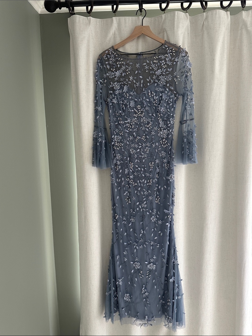 Theia Floral Appliqué Embellished Flutter-Sleeve Gown, Dusty Blue Womens 8